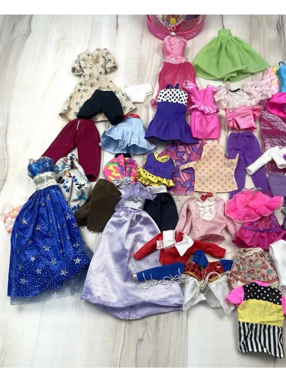 90s VTG 107pc Lot Mattel BARBIE CLOTHES & Accessories + 1991 Accessory Case